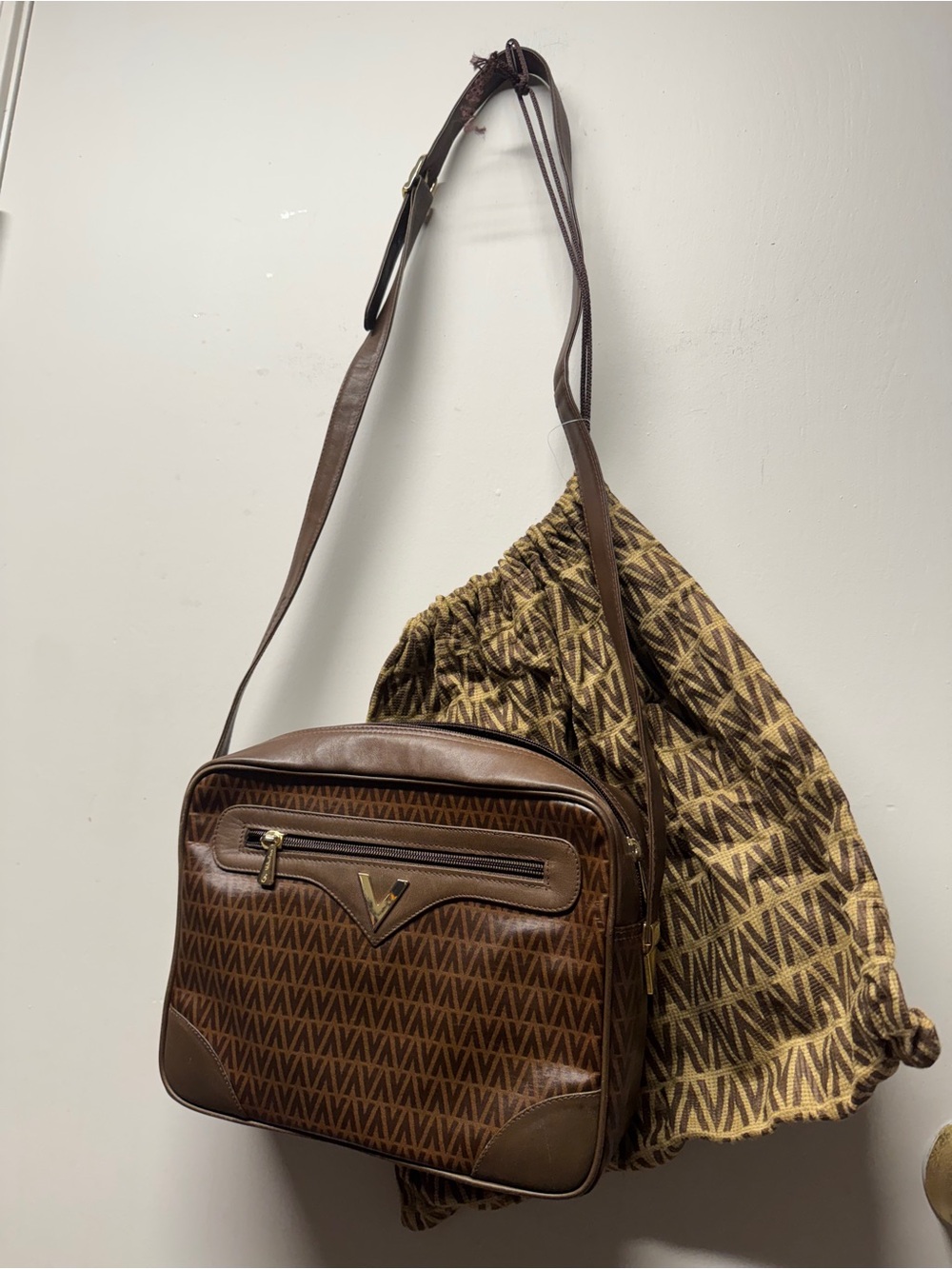 Valentino Messenger Bag with dust bag In excellent use condition made in Italy